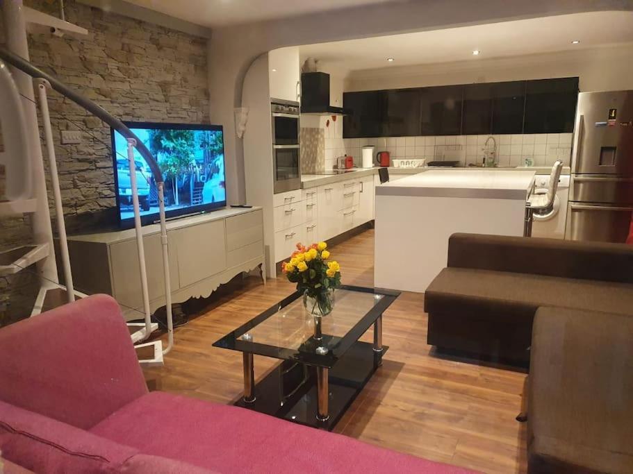 Amazing Flat In The Middle Of The Golf Course Lejlighed Manchester Eksteriør billede