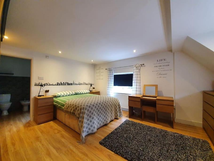 Amazing Flat In The Middle Of The Golf Course Lejlighed Manchester Eksteriør billede
